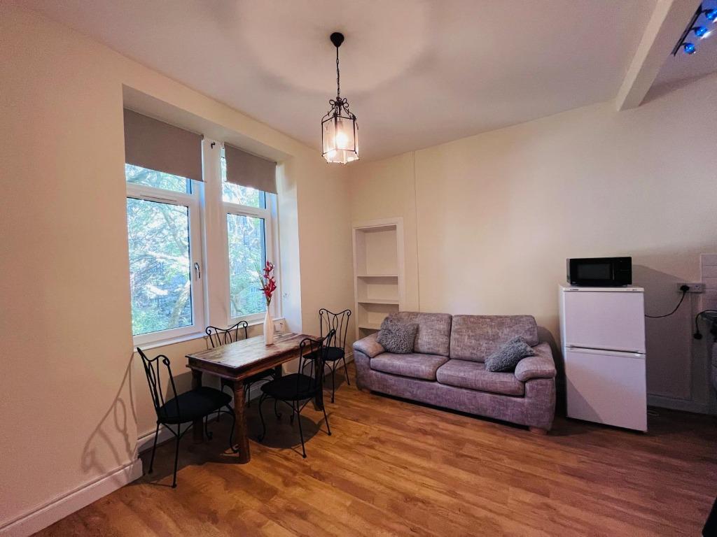 Apartment in Edinburgh - View 3