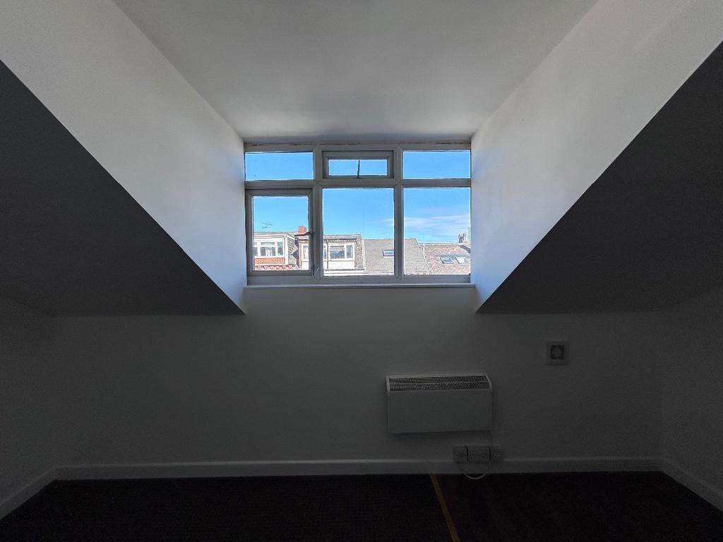 Apartment in Leeds - View 3