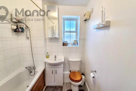 2 bedroom flat for sale, Queensberry Place, Manor Park, E12 6UW