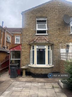 4 bedroom terraced house to rent, Honley Road, London, SE6