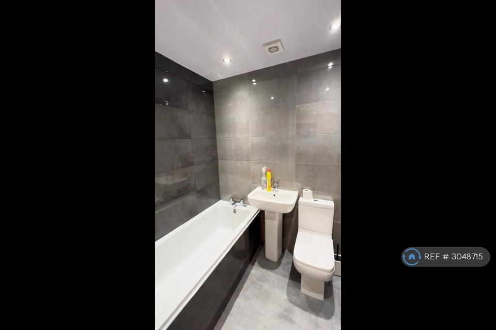 Apartment in Liverpool - More