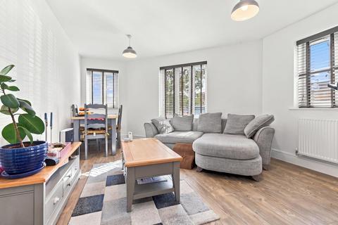 2 bedroom flat to rent, Hamlet House, Chigwell IG7