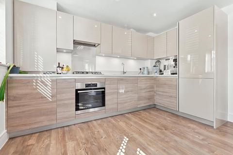 2 bedroom flat to rent, Hamlet House, Chigwell IG7
