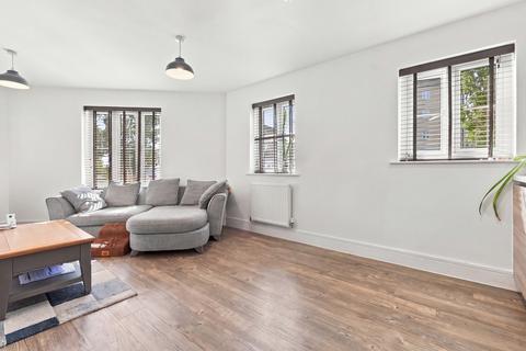 2 bedroom flat to rent, Hamlet House, Chigwell IG7