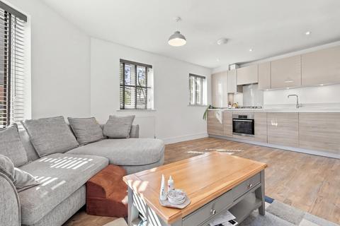 2 bedroom flat to rent, Hamlet House, Chigwell IG7