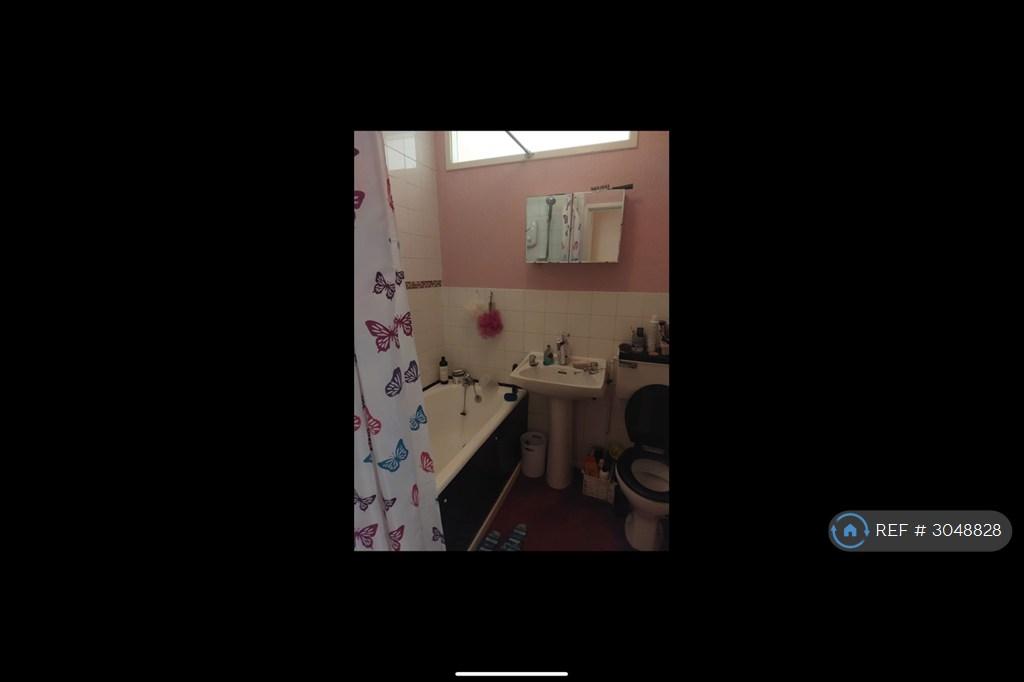 Apartment in Newcastle Upon Tyne - More
