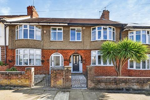 3 bedroom terraced house for sale, Thornton Road, Northampton