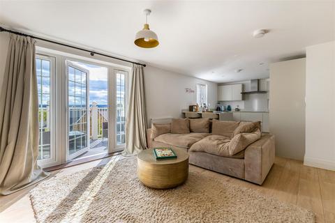 2 bedroom apartment for sale, Merrileas Drive, Oxshott, Leatherhead