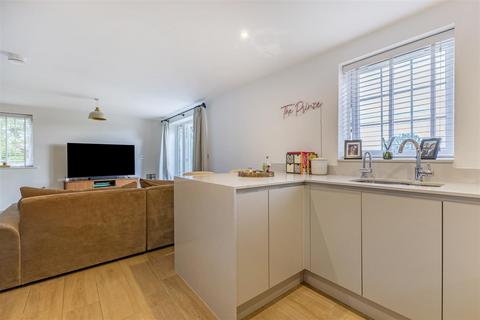 2 bedroom apartment for sale, Merrileas Drive, Oxshott, Leatherhead