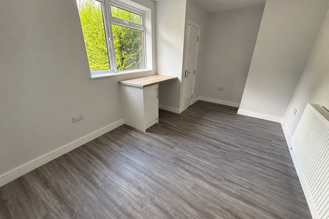 4 bedroom semi-detached house to rent, Cartwright Drive, Oadby, LE2