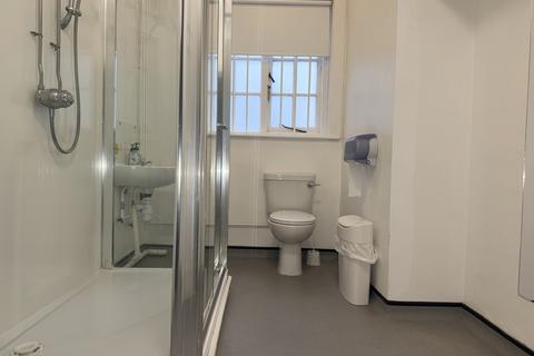 1 bedroom in a flat share to rent, Manor Road, Leicester LE2