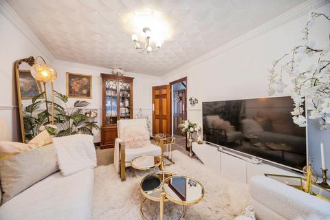 3 bedroom end of terrace house for sale, Larch Grove, Bletchley, Milton Keynes, Buckinghamshire, MK2