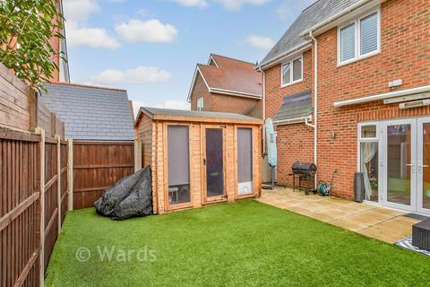 4 bedroom semi-detached house for sale, Maccowan Avenue, Snodland ME6
