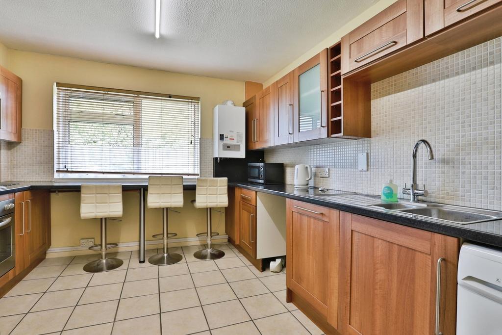 Apartment in Talbot Village, Bournemouth - View 3