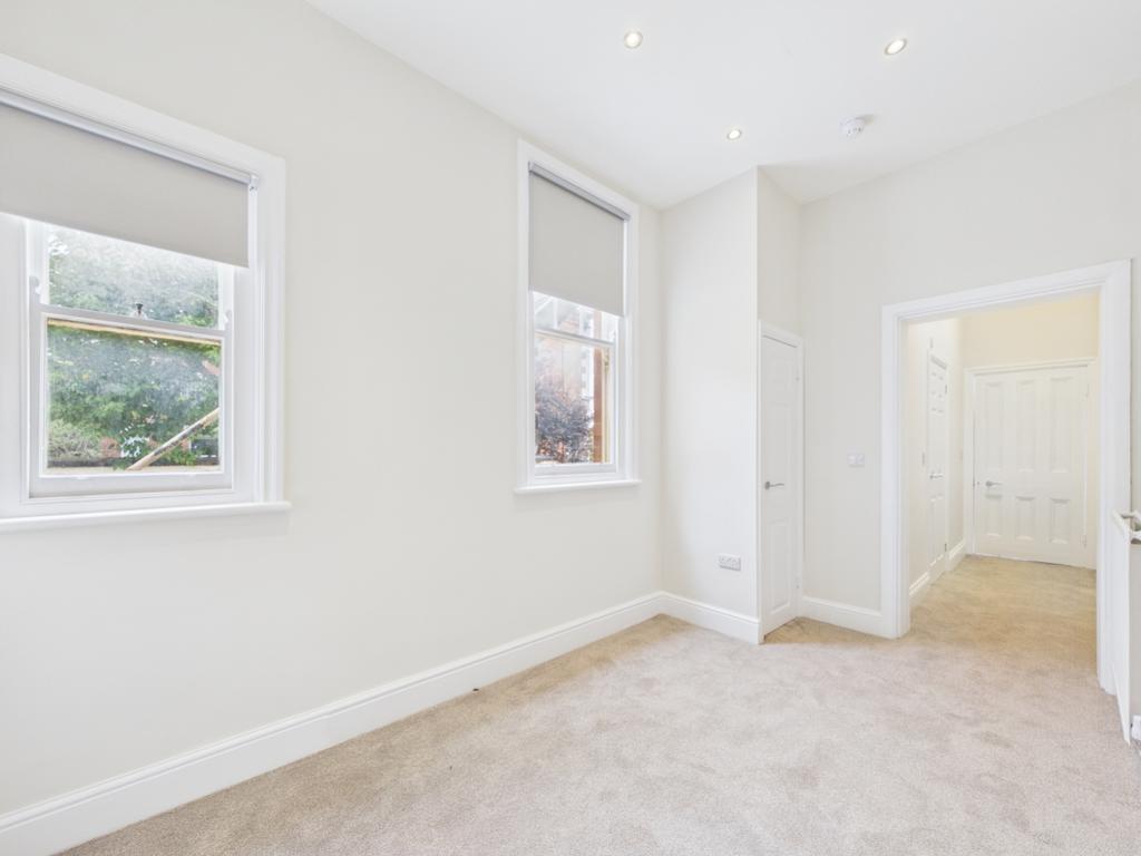 House in Nottingham - View 4