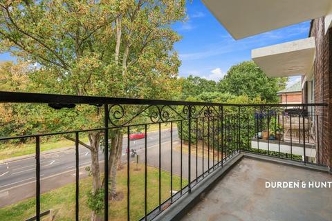 2 bedroom flat for sale, Woodford Road, London E18