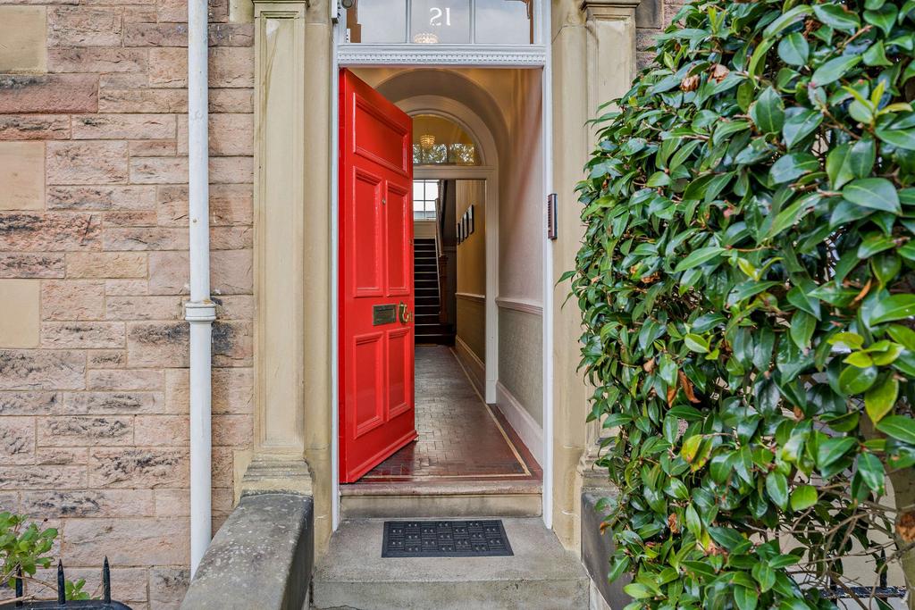 Apartment in Edinburgh - View 3