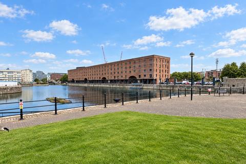 3 bedroom flat for sale, South Quay, Wapping Quay, L3
