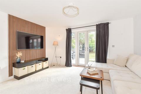 2 bedroom semi-detached house for sale, Daffodil Crescent, Crawley RH10