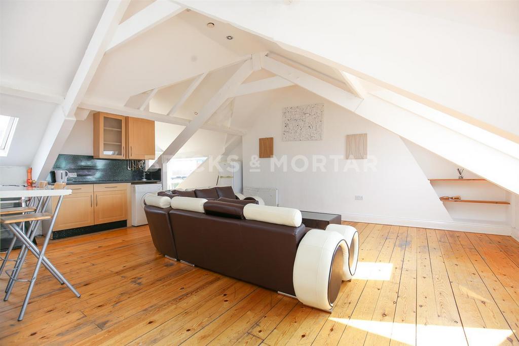 Apartment in Newcastle Upon Tyne - View 3