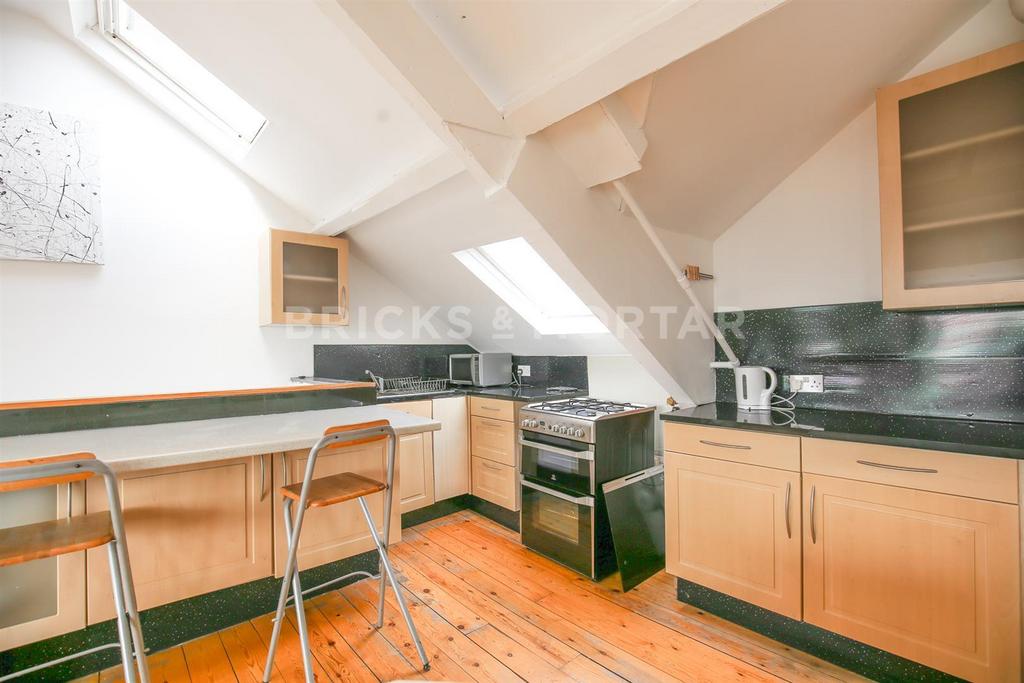 Apartment in Newcastle Upon Tyne - View 4