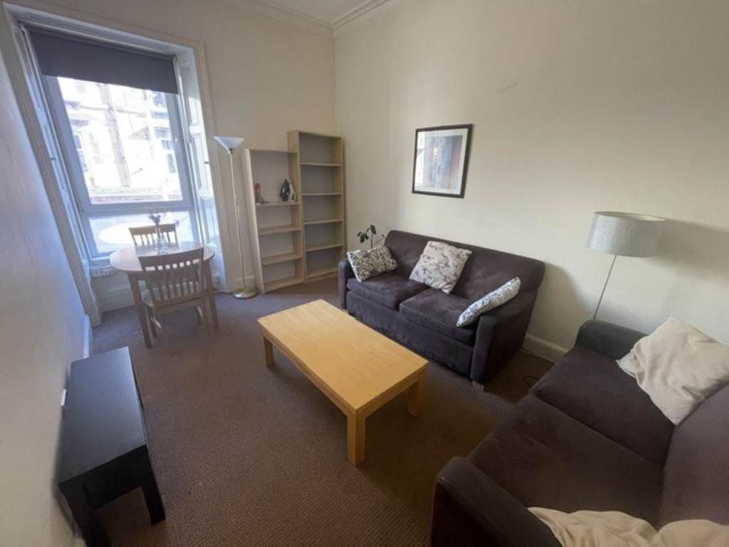 Apartment in Edinburgh, Greenhill, Bruntsfield - View 2