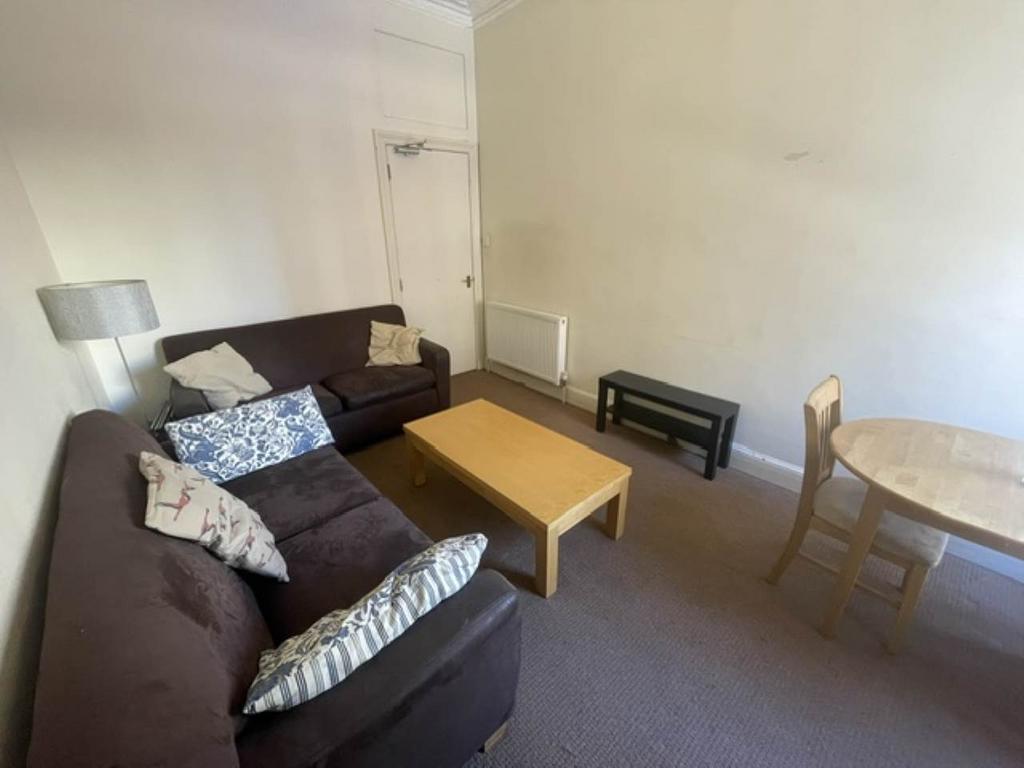 Apartment in Edinburgh, Greenhill, Bruntsfield - View 3