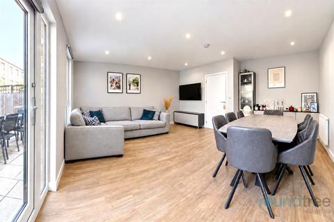 3 bedroom end of terrace house for sale, Fry Lane, Edgware, HA8