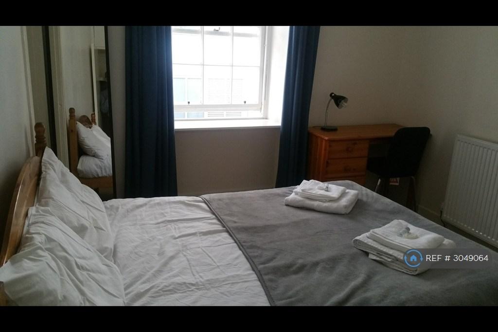 Apartment in Edinburgh - View 3