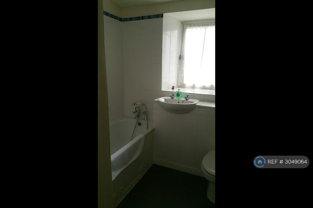 Apartment in Edinburgh - View 4