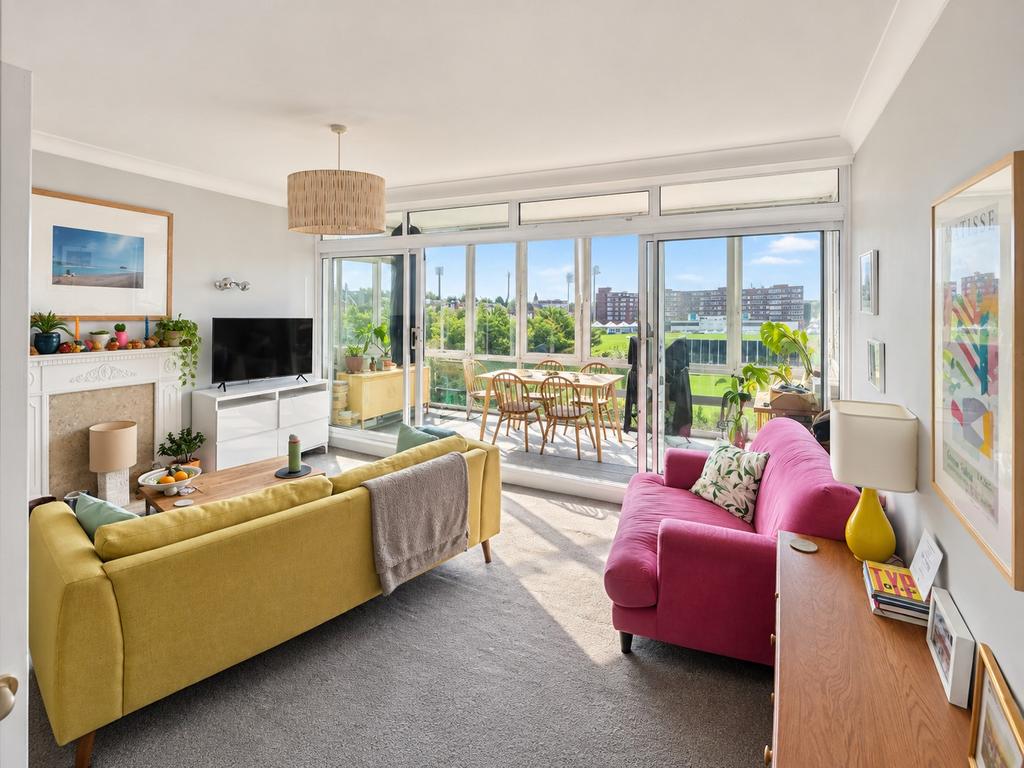 Apartment in Hove - View 2