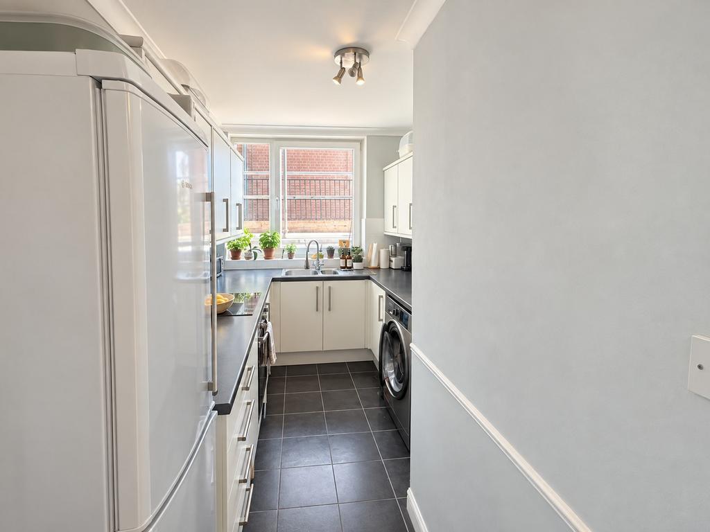 Apartment in Hove - View 4