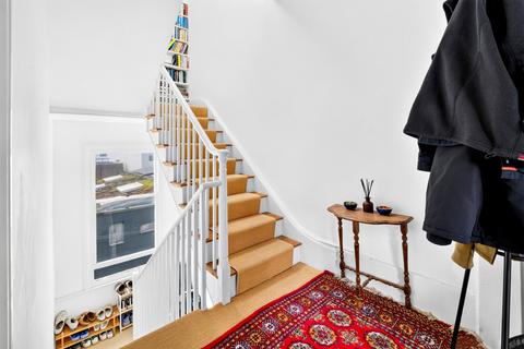 3 bedroom apartment to rent, Westbourne Road, London, N7