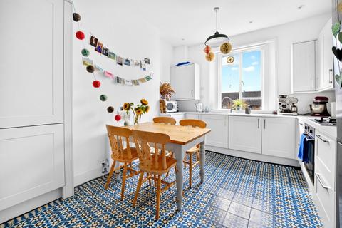 3 bedroom apartment to rent, Westbourne Road, London, N7