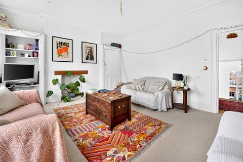 3 bedroom apartment to rent, Westbourne Road, London, N7