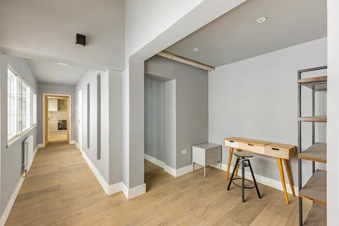 1 bedroom flat for sale, Church Street, London, W4