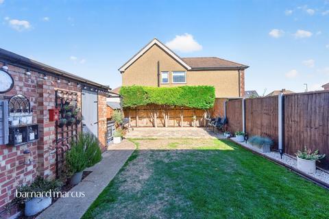3 bedroom semi-detached house for sale, Cumberland Drive, Chessington