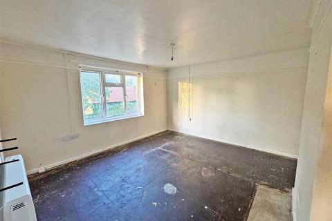 1 bedroom flat for sale, Broadwater Close, Wraysbury, STAINES-UPON-THAMES