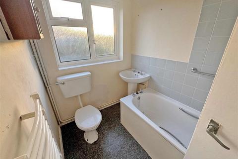 1 bedroom flat for sale, Broadwater Close, Wraysbury, STAINES-UPON-THAMES