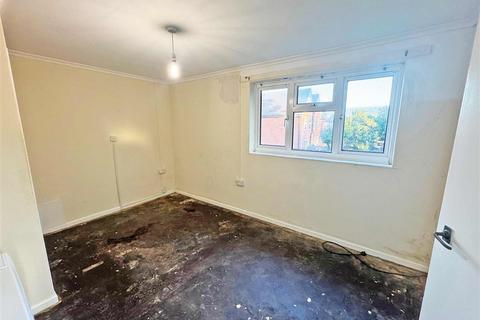 1 bedroom flat for sale, Broadwater Close, Wraysbury, STAINES-UPON-THAMES