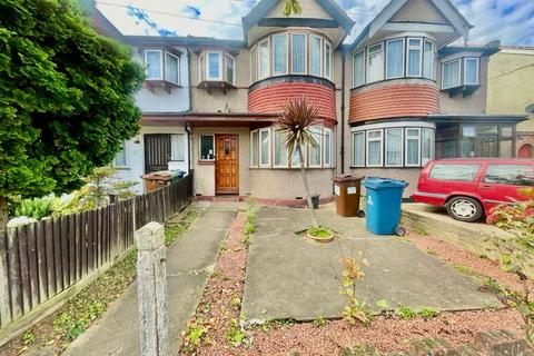 3 bedroom terraced house to rent, Torbay Road, Harrow HA2