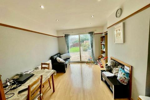 3 bedroom terraced house to rent, Torbay Road, Harrow HA2