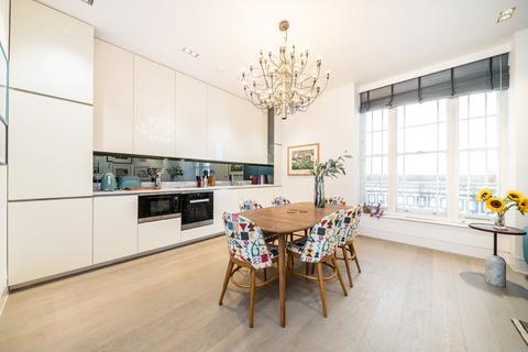 2 bedroom flat for sale, Warwick Court, London WC1R
