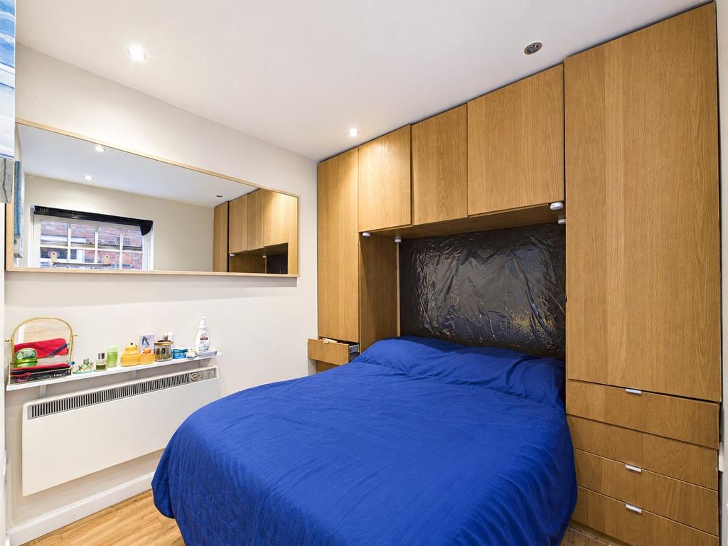 Apartment in Reading - View 4
