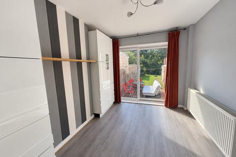 3 bedroom end of terrace house to rent, Welbeck Road, West Harrow