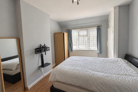 3 bedroom end of terrace house to rent, Welbeck Road, West Harrow