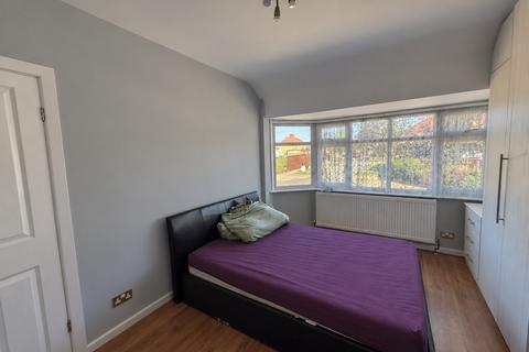 3 bedroom end of terrace house to rent, Welbeck Road, West Harrow