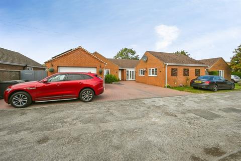 6 bedroom detached bungalow for sale, Scanlan Court, Coningsby, LINCOLN