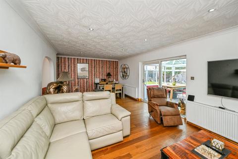 6 bedroom detached bungalow for sale, Scanlan Court, Coningsby, LINCOLN