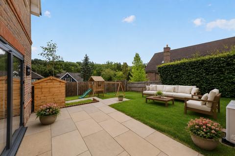 3 bedroom semi-detached house for sale, Chipstead Way, Woodmansterne